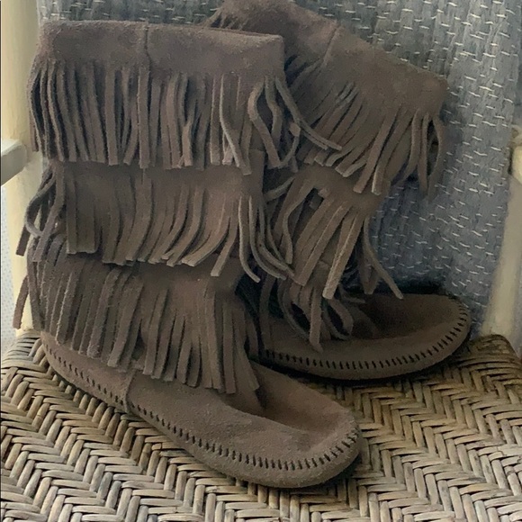 Minnetonka 3-layer fringe boot - Picture 1 of 3